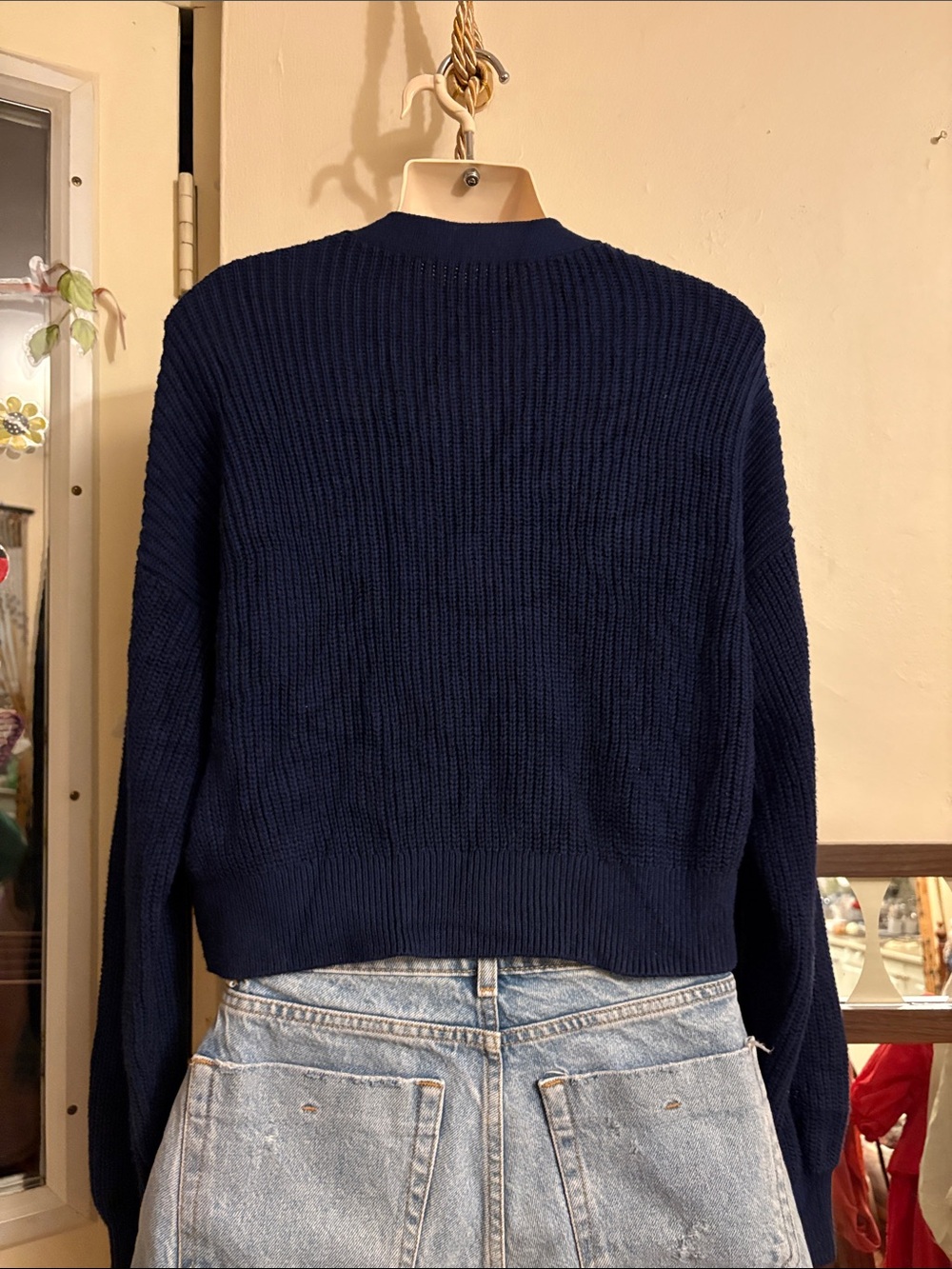 TNA Navy Cropped Button-Front V-Neck Cardigan - Picture 2 of 11